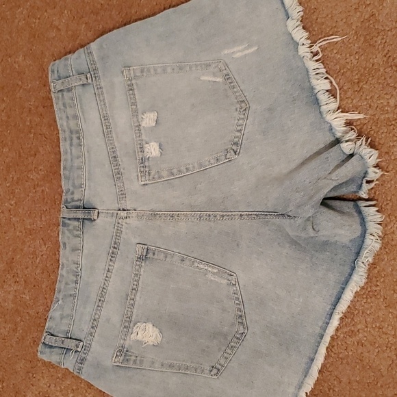 Hot Kiss Mid Rise Midi Distressed Jean Shorts Women's Size 12 - Picture 5 of 8